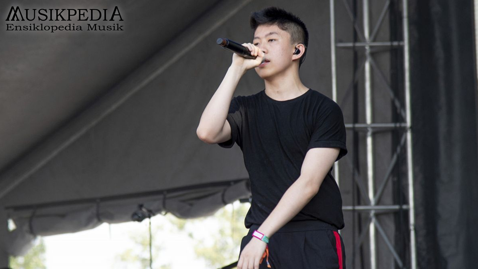 Mengeksplorasi Gaya Musik Unik Rich Brian yang Mendunia