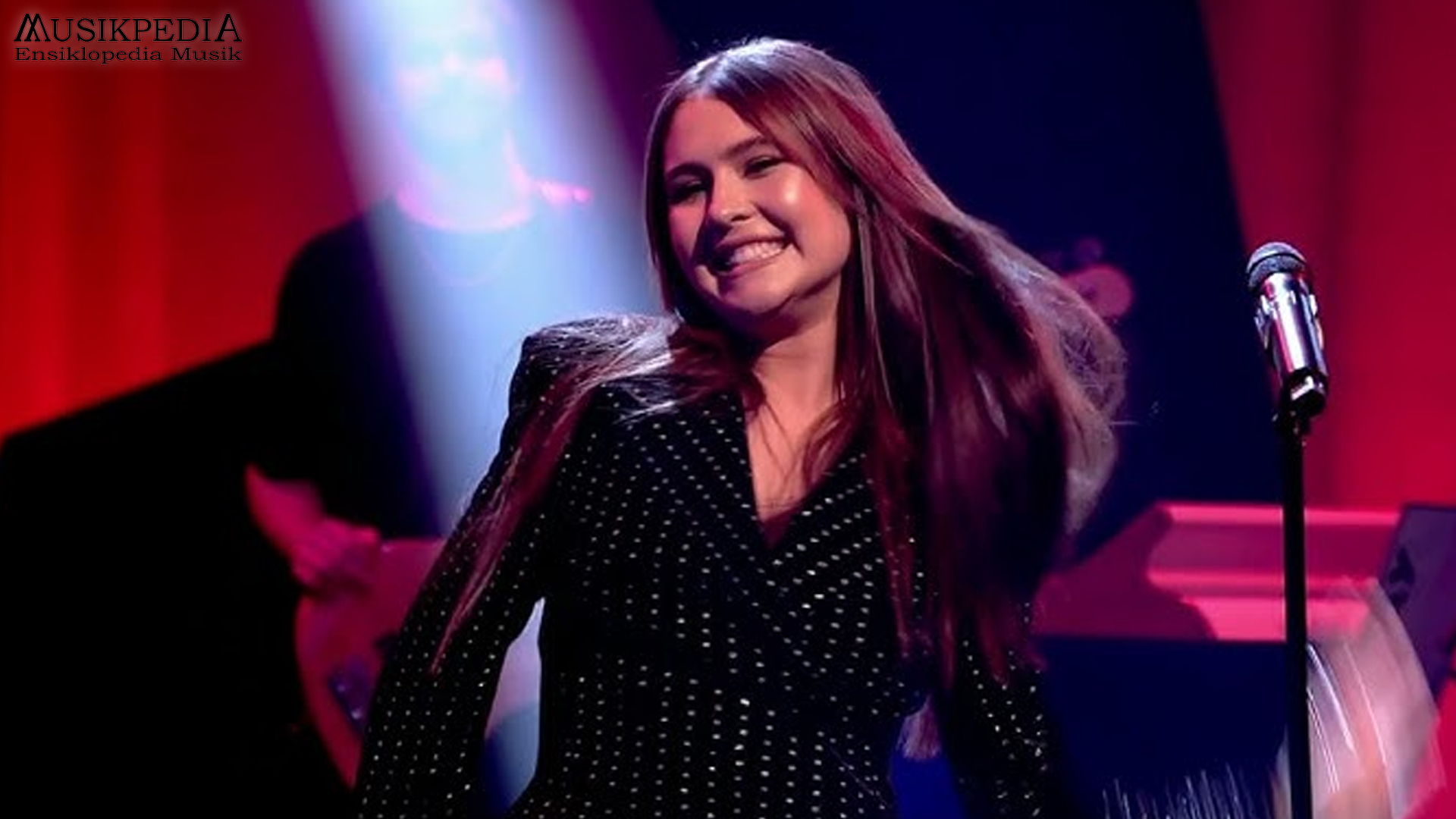 Bagaimana Mimi Webb Menjadi Ikon Gen Z di Dunia Musik Pop