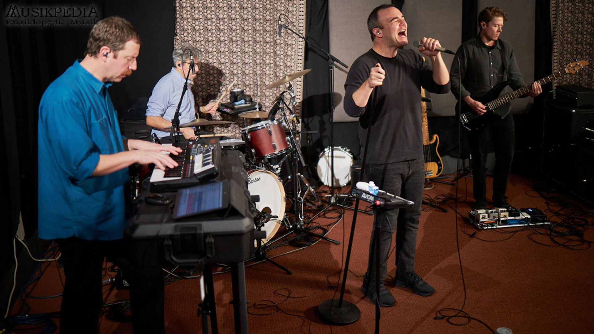 Future Islands: Gelombang Baru di Dunia Musik Alternatif