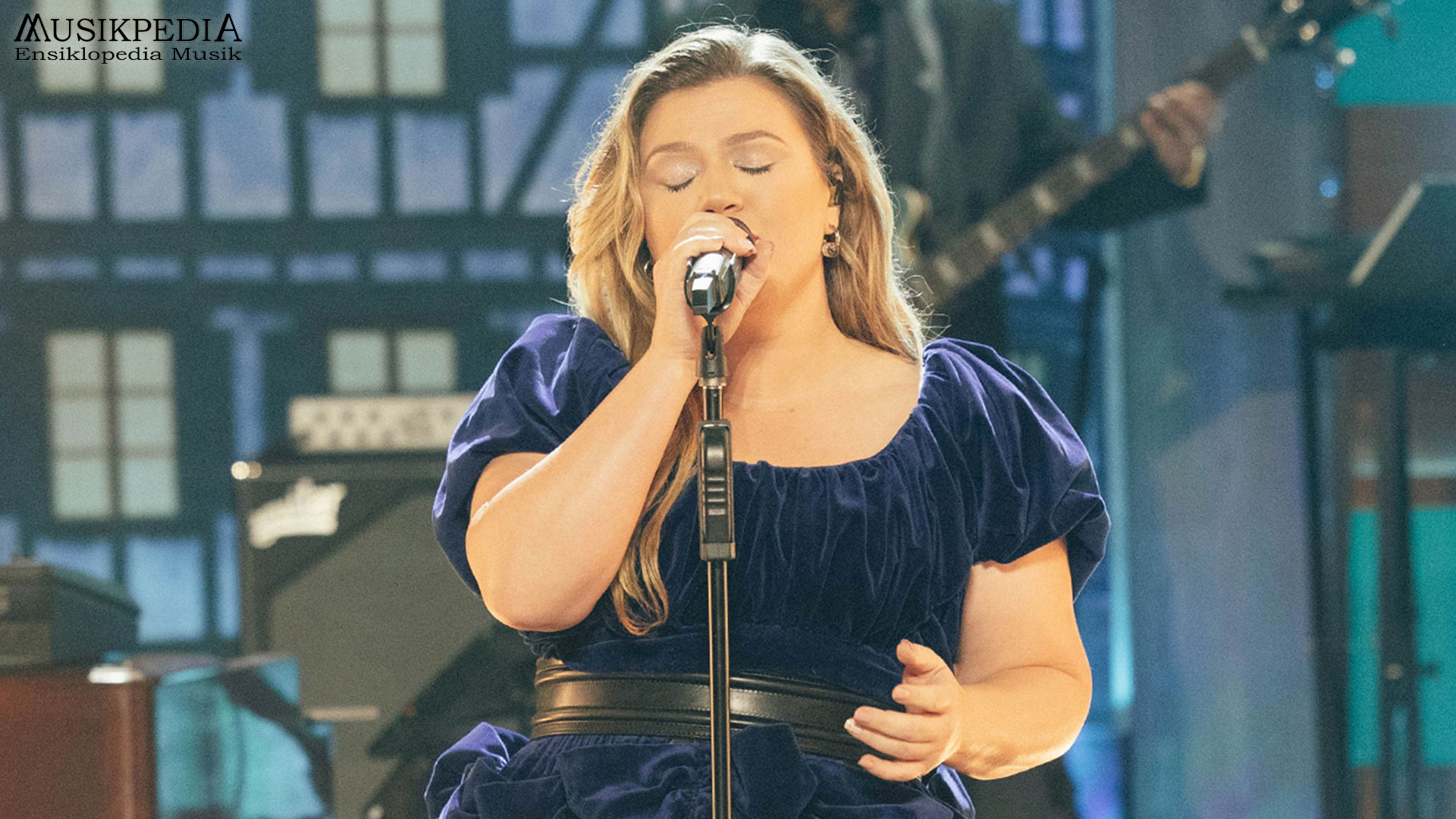 Kelly Clarkson dan 4 Mengeluarkan Energi yang Bikin Musiknya