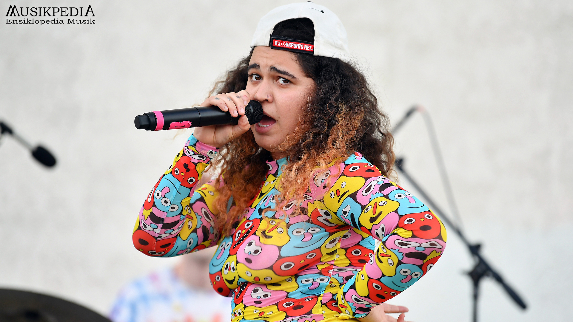 Keunikan Remi Wolf Membawa 4 Warna Baru di Industri Musik