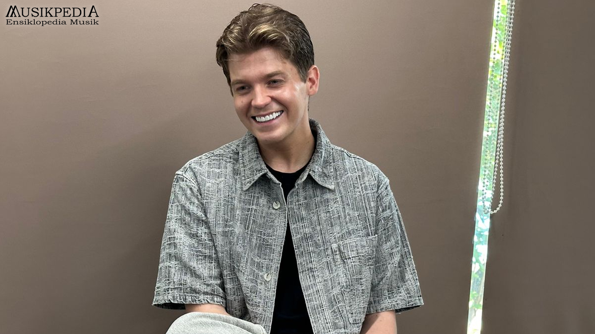 Menyimak Jamie Miller serta 3 Penampilan Musik Paling Memukau 4 Menyimak Jamie Miller serta 3 Penampilan Musik Paling Memukau