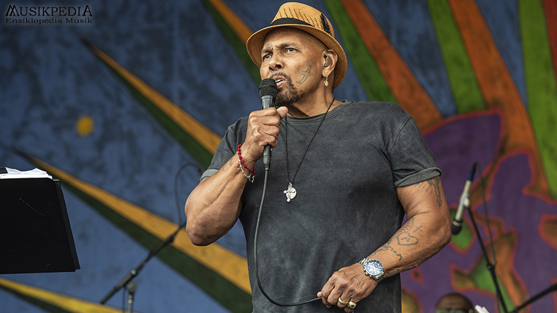 Aaron Neville dan 4 Prestasi Musik yang Membuatnya Populer