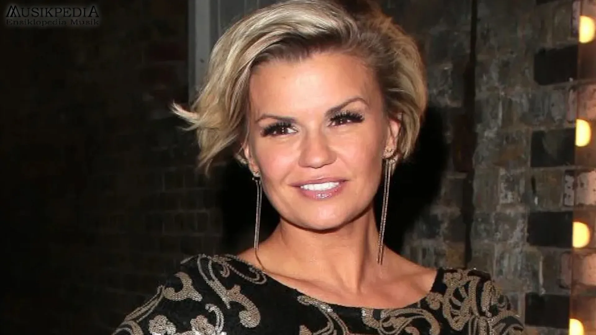 Mengulik 5 Momen Tak Terlupakan dalam Karier Musik Kerry Katona 2 Mengulik 5 Momen Tak Terlupakan dalam Karier Musik Kerry Katona