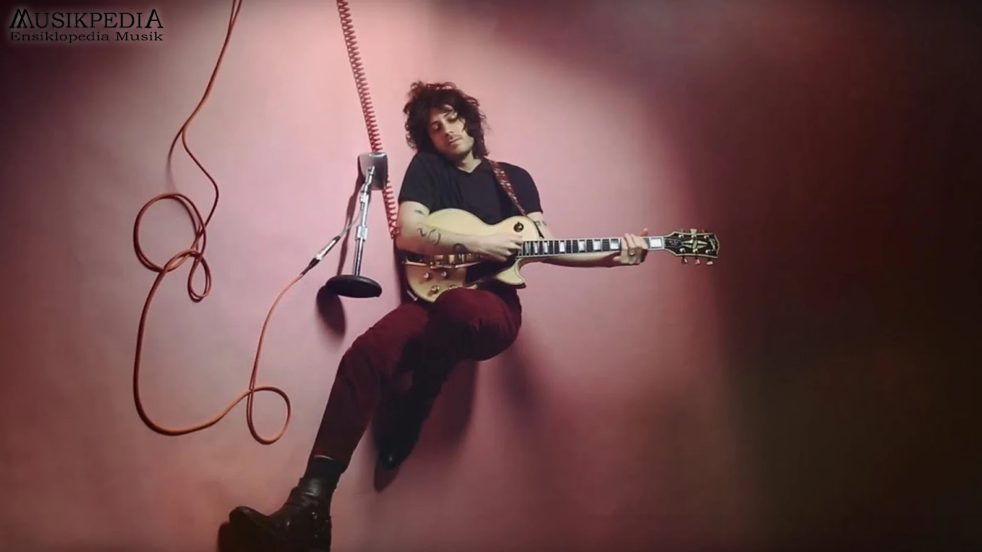 Vlad Holiday: 5 Langkah Menuju Sukses di Dunia Musik Indie 2 Vlad Holiday: 5 Langkah Menuju Sukses di Dunia Musik Indie