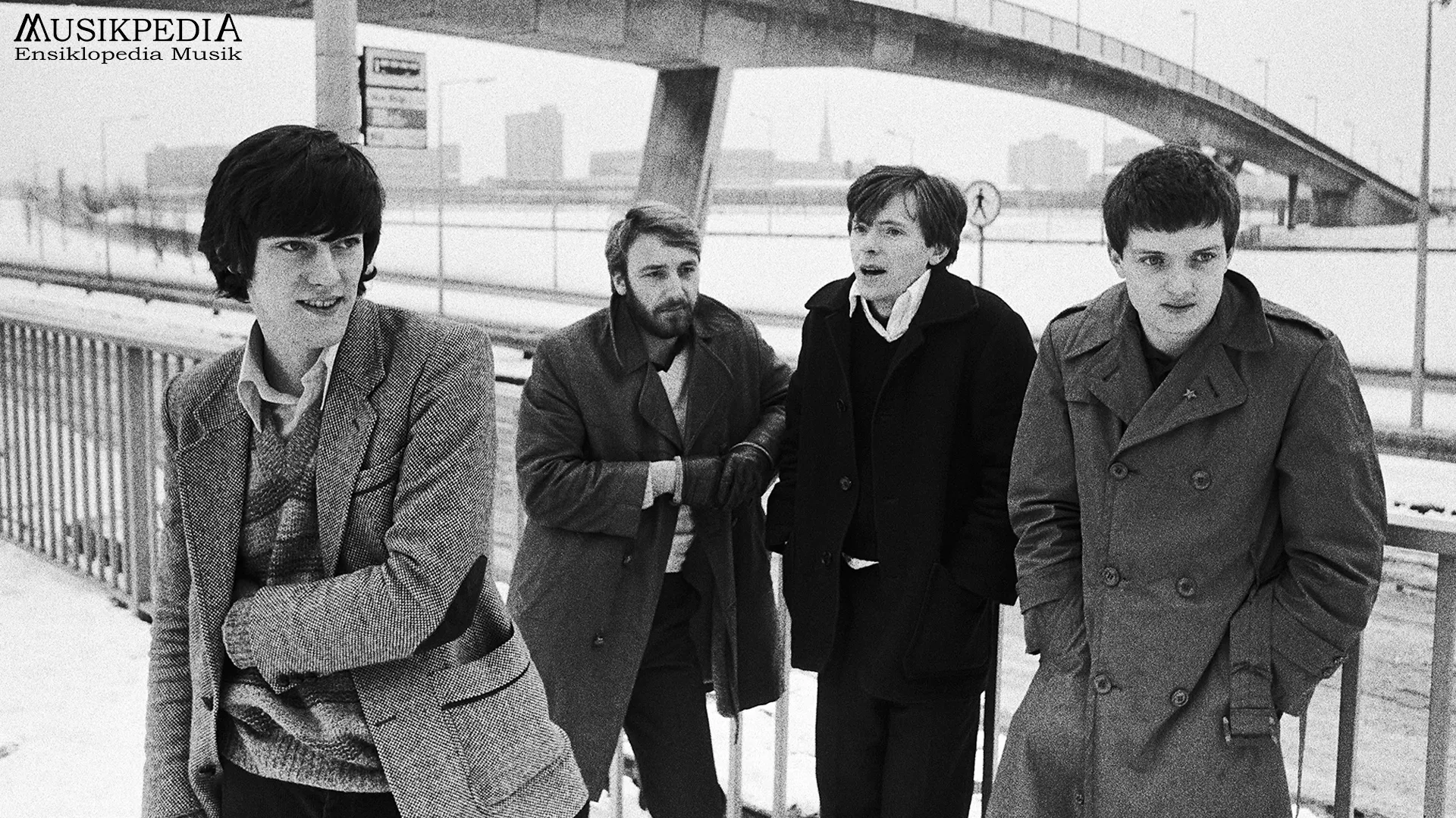 Nostalgia 6 Tahun Terakhir Karier Penyanyi Joy Division yang Melekat 2 Nostalgia 6 Tahun Terakhir Karier Penyanyi Joy Division yang Melekat