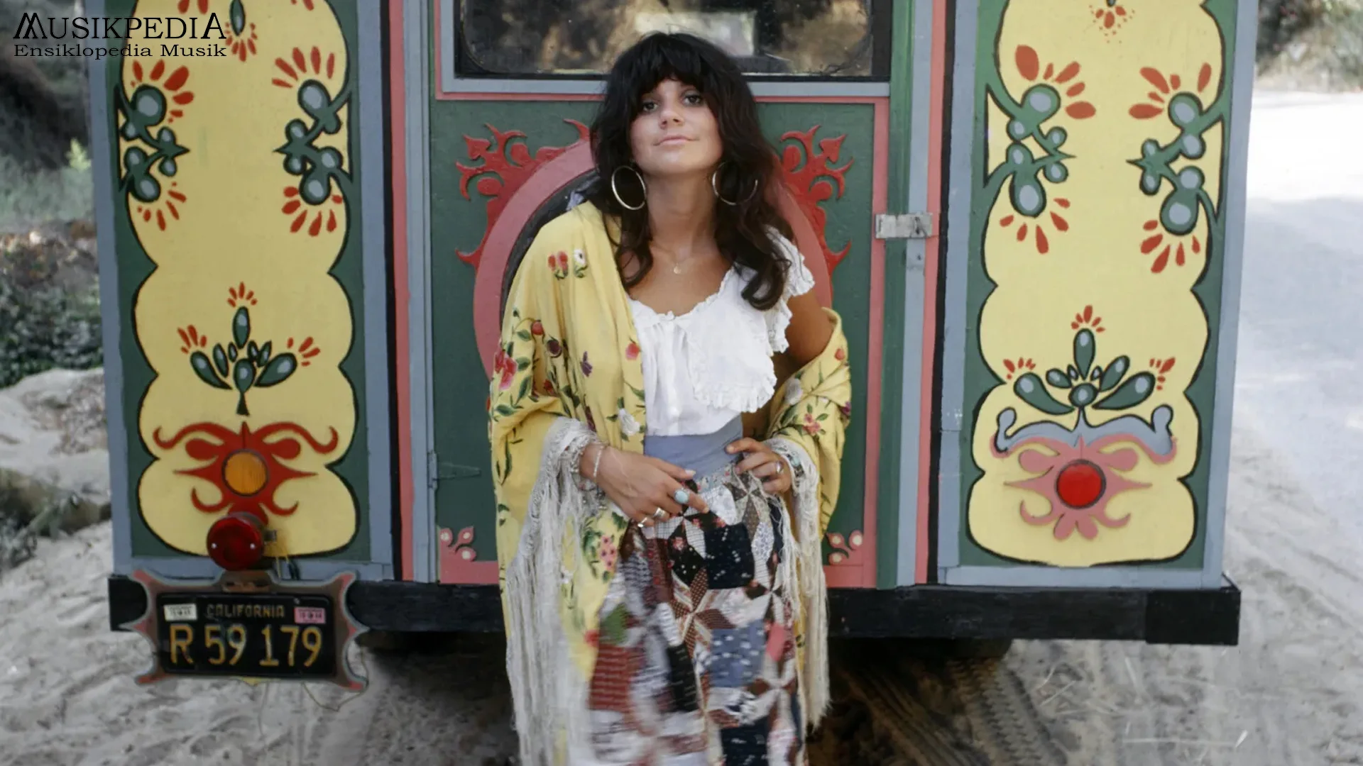 Linda Rostand alias Linzy, 5 Icons Bikin Lagu Nagih Banget Era 2010an 2 Linda Rostand alias Linzy, 5 Icons Bikin Lagu Nagih Banget Era 2010an