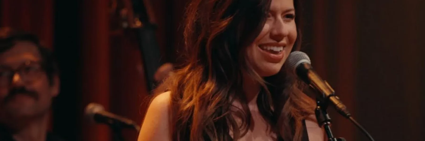 Penyanyi Joy Williams Memikat Dengan 5 Penampilan Panggung Terbaik