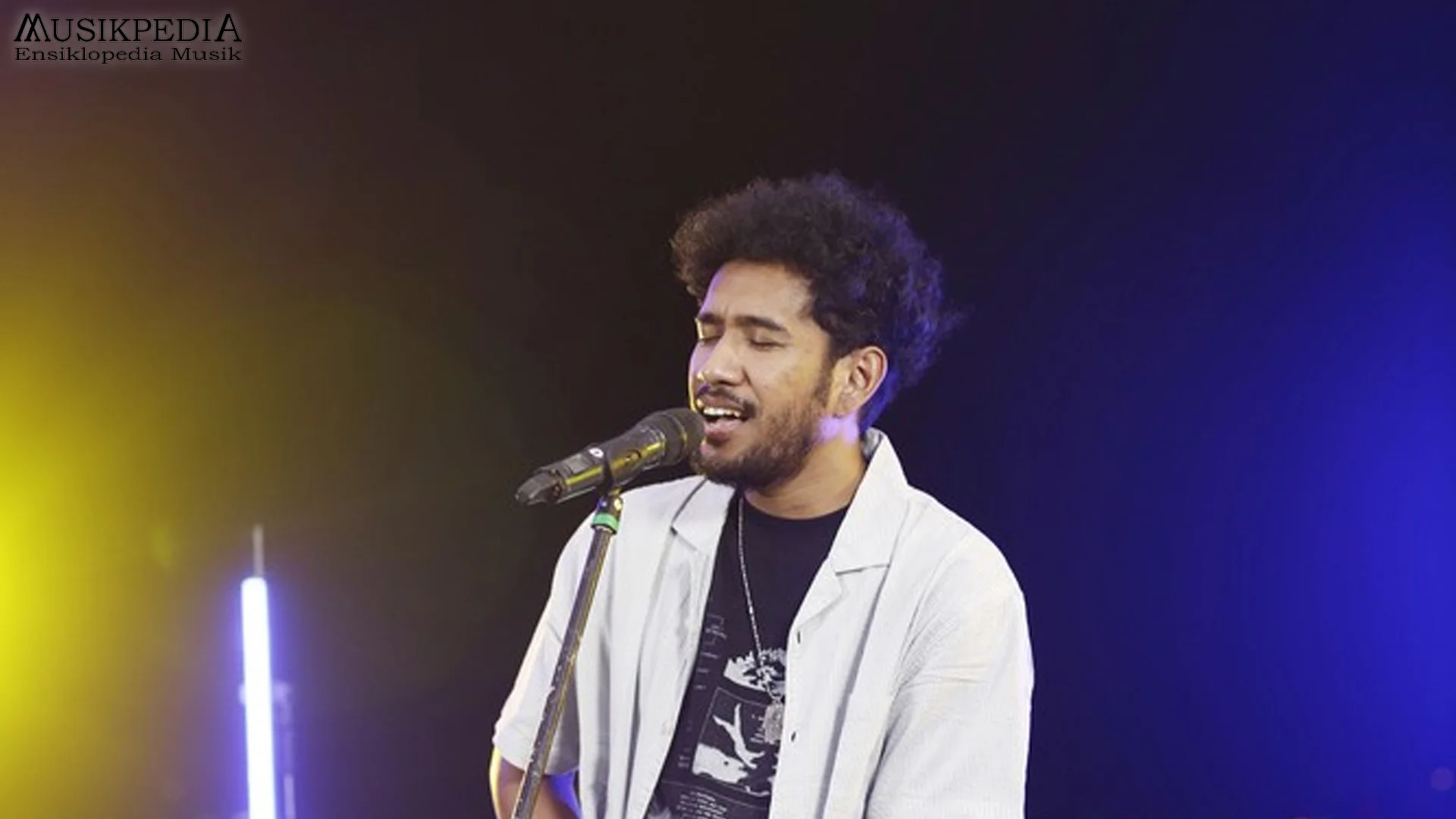 Teddy Adhitya Tampilkan 5 Lagu Hits Yang Bikin Fans Terpesona
