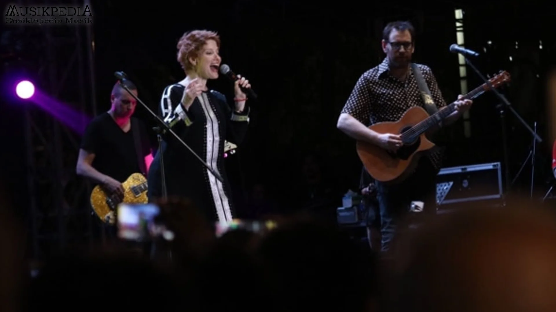 Penyanyi Sixpence None the Richer Tampilkan 5 Lagu Ikonik Paling Hits