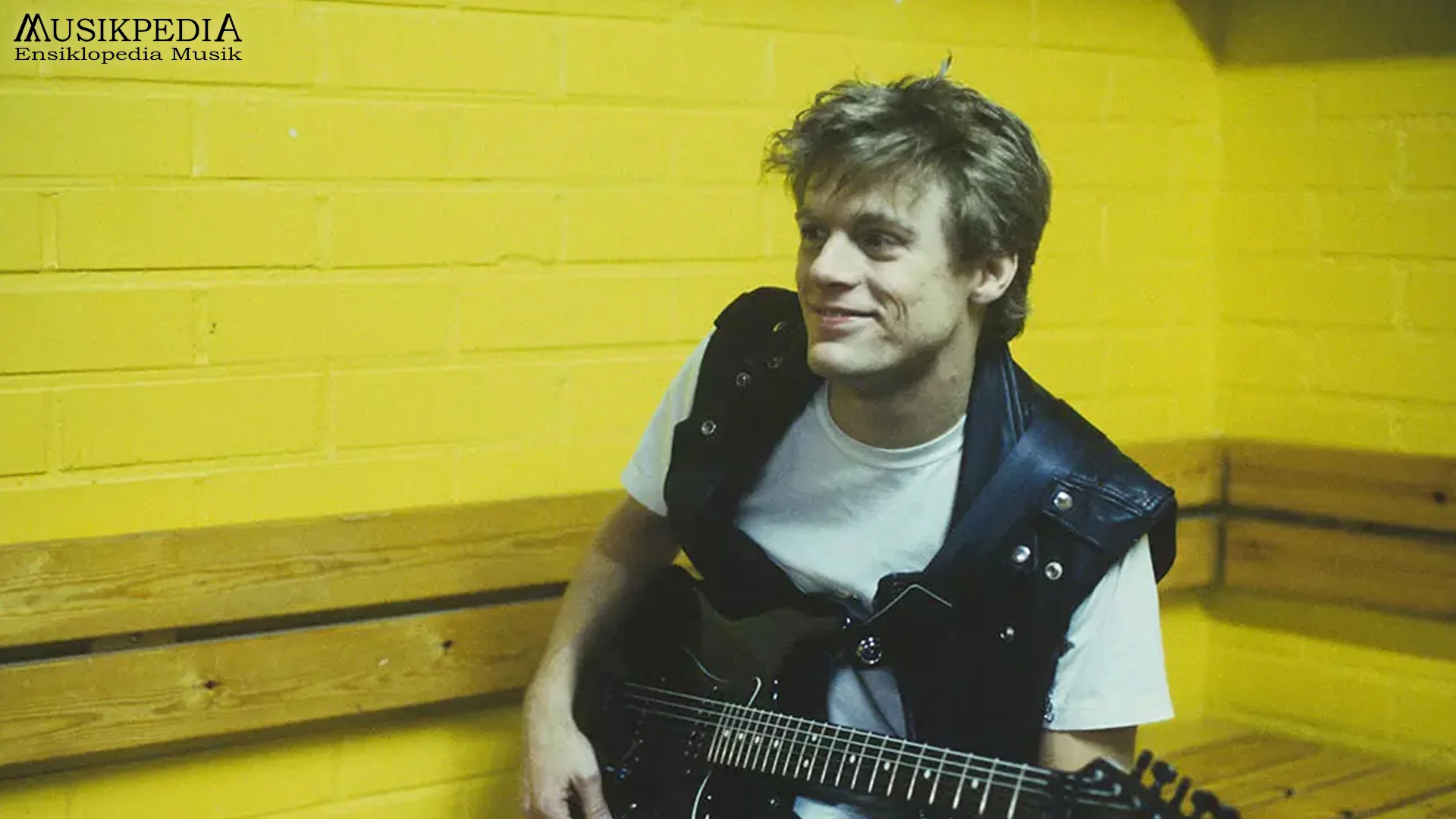 Penyanyi Bryan Adams Sajikan 5 Lagu Romantis Yang Tetap Brutal